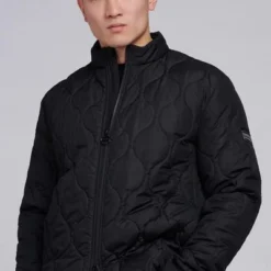 Tussenjassen Barbour International Accelerator Race Quilt Jack Zwart -Sport Jas Verkoopwinkel 70729 4